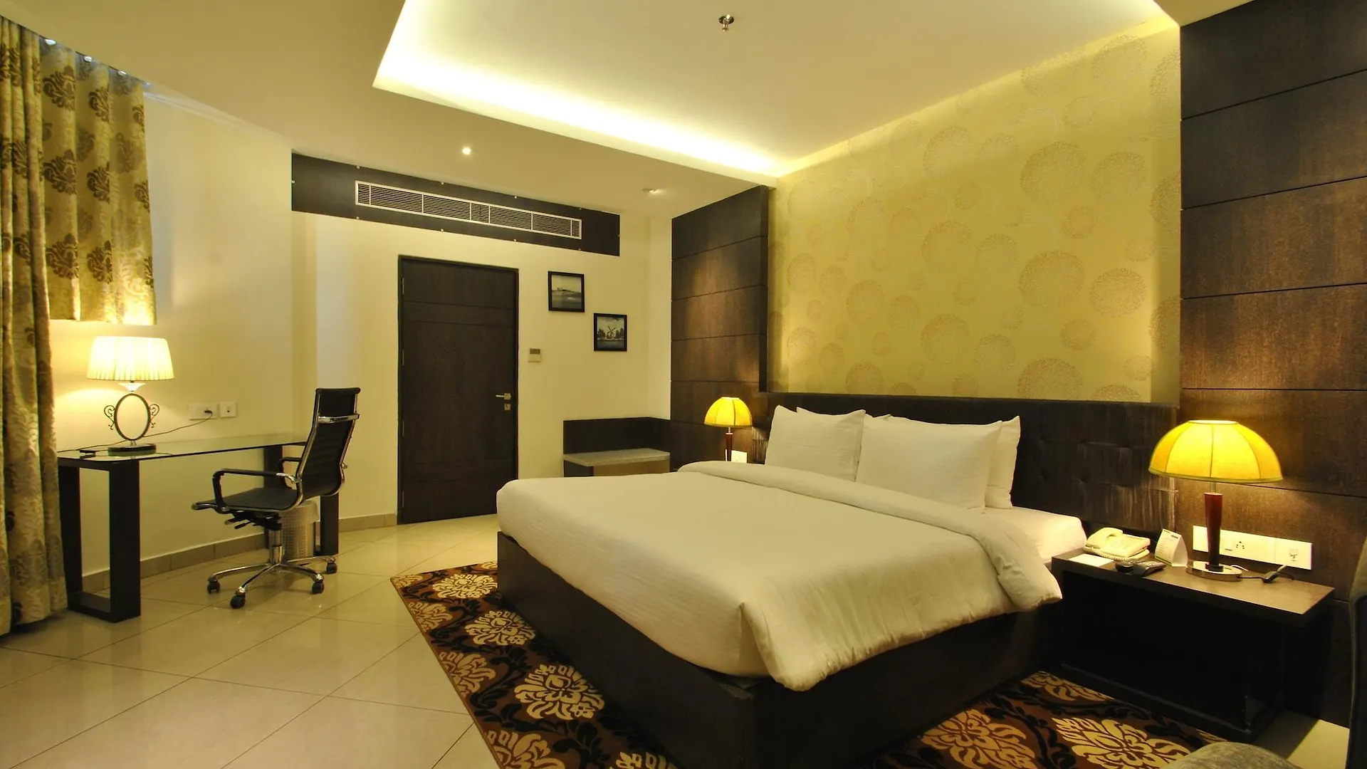 ***** Hotel Rivatas By Ideal Varanasi India